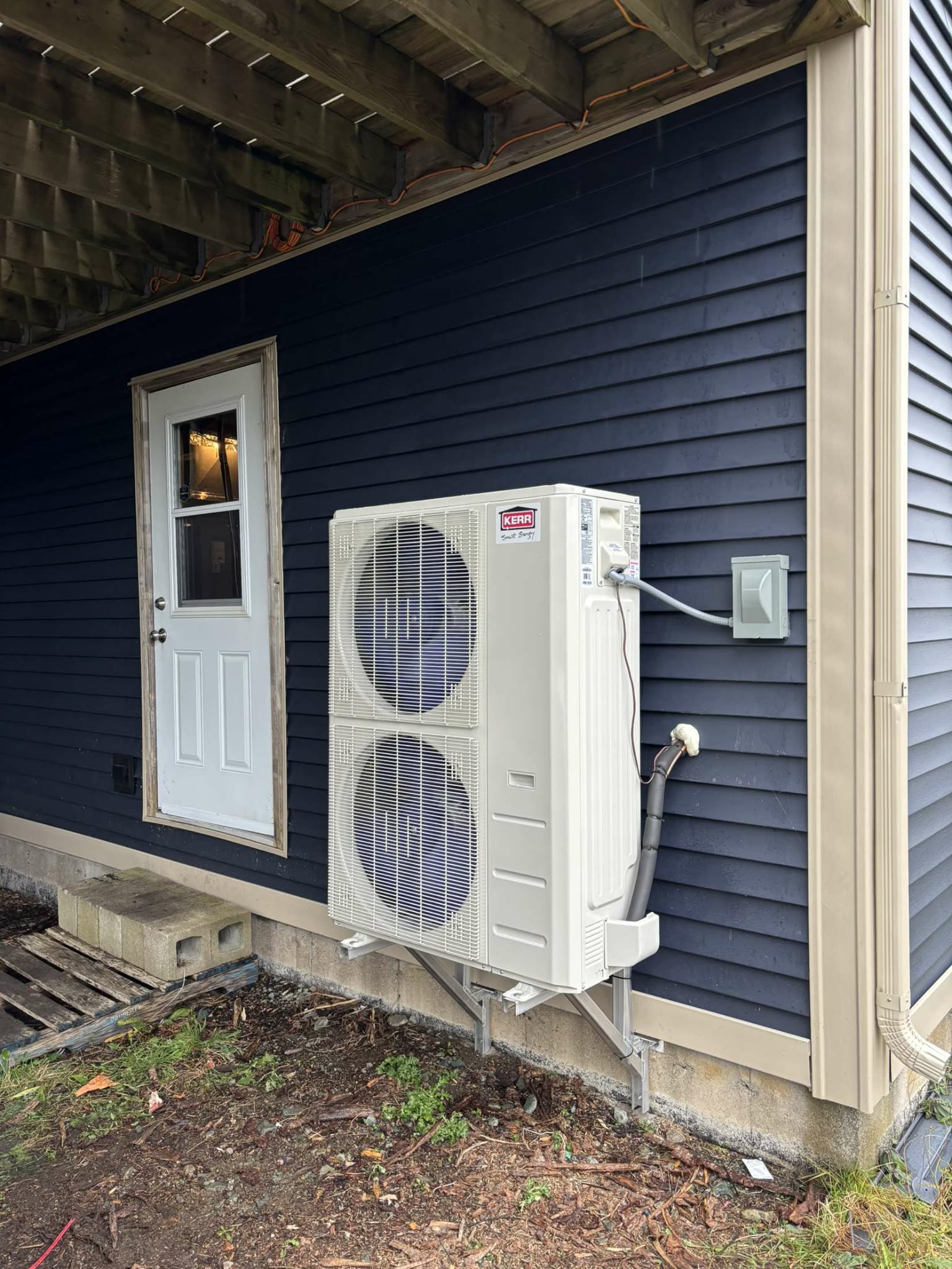 Kerr heat pump installed on blue residential home